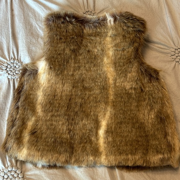 Oshkosh faux fur vest - Picture 2 of 2